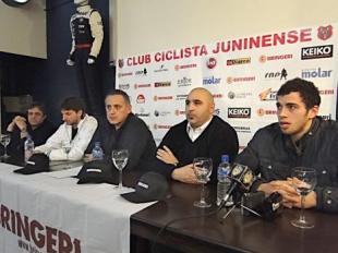 Ciclista de presentaci�n, Firmat de armado