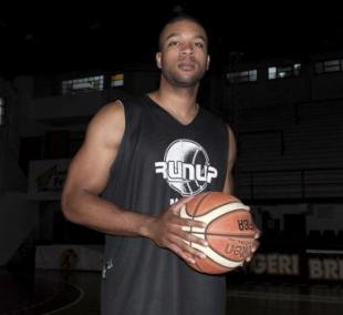 Entren� Cornley y llega Uranga