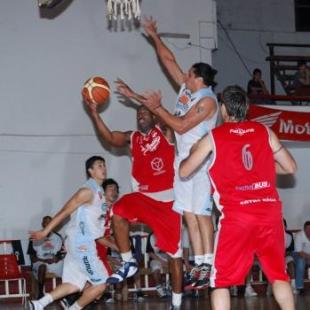 Tucum�n BB triunf� en Col�n