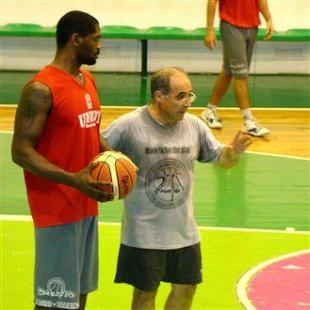 Alvarez acord� con Monte Basket