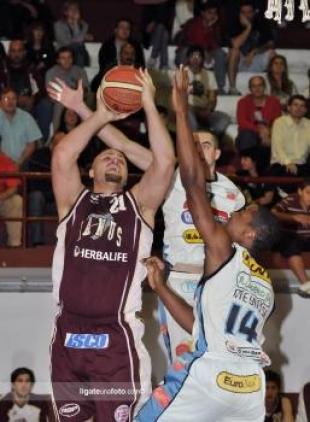 Lan�s fue una aplanadora en el primer juego