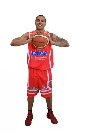 La Uni�n y Hurac�n suman nombres