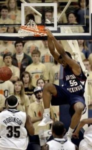 Alvin Mofunanya reemplaza a Taylor en Lan�s