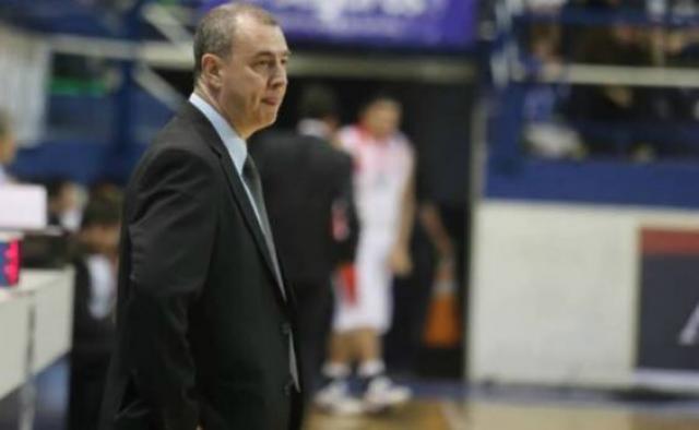 Adriani contin�a como DT de Gimnasia LP