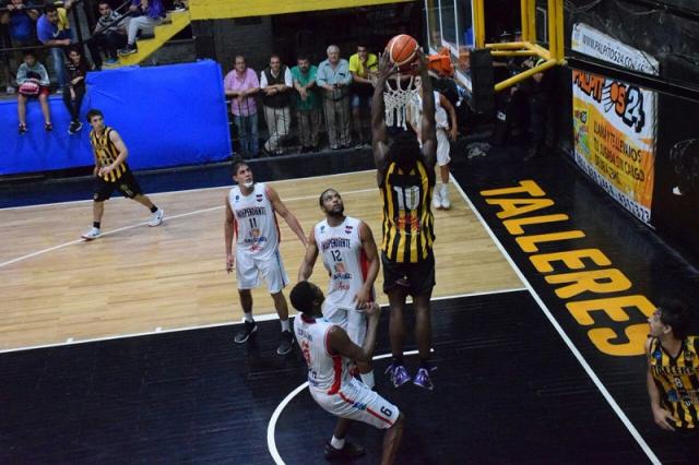 Hind� atrap� al le�n